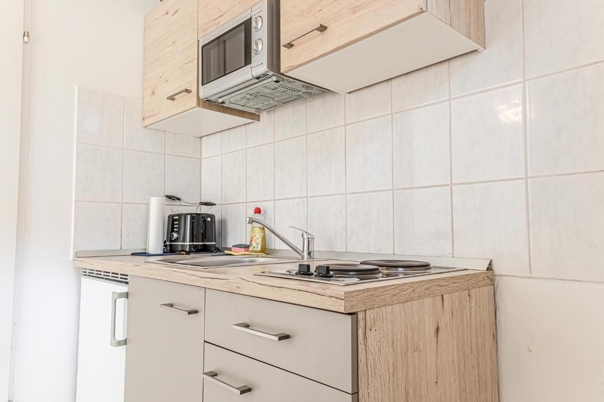 City Vibes: 1Br Apt, 10 Min To Westbahnhof Vienna Exterior photo